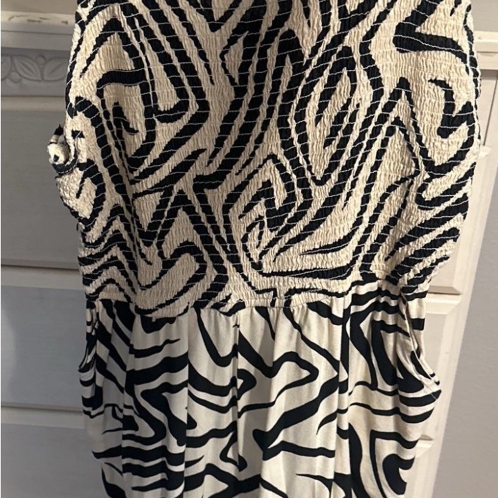 Black and White Patterned jumper